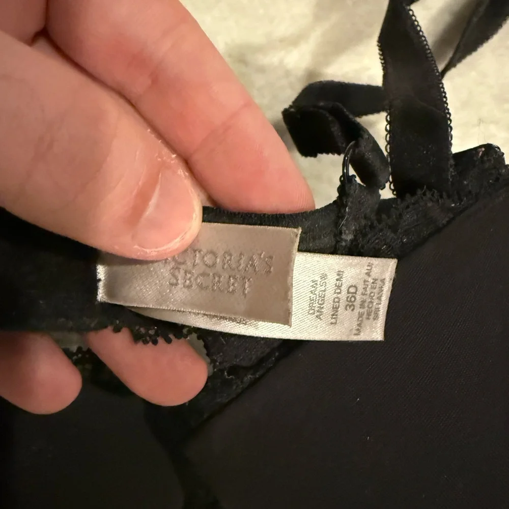 Victorias Secret Body by Victoria Lined Demi Bra Black Lace Size 36D - Picture 3 of 3